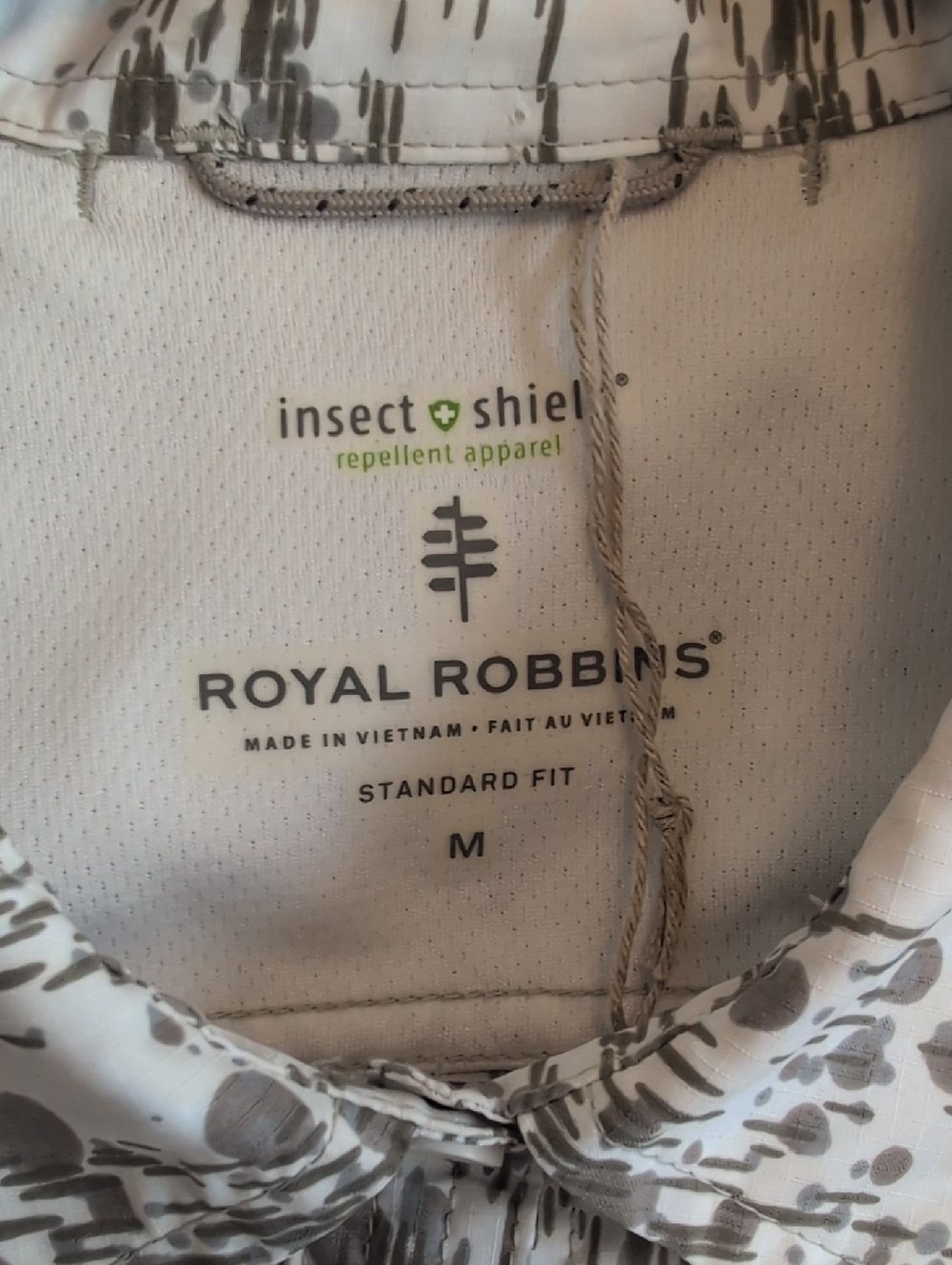 Royal Robbins Women's Button Down Shirt Insect Shield Sz Medium White W/ Pattern - Picture 3 of 4